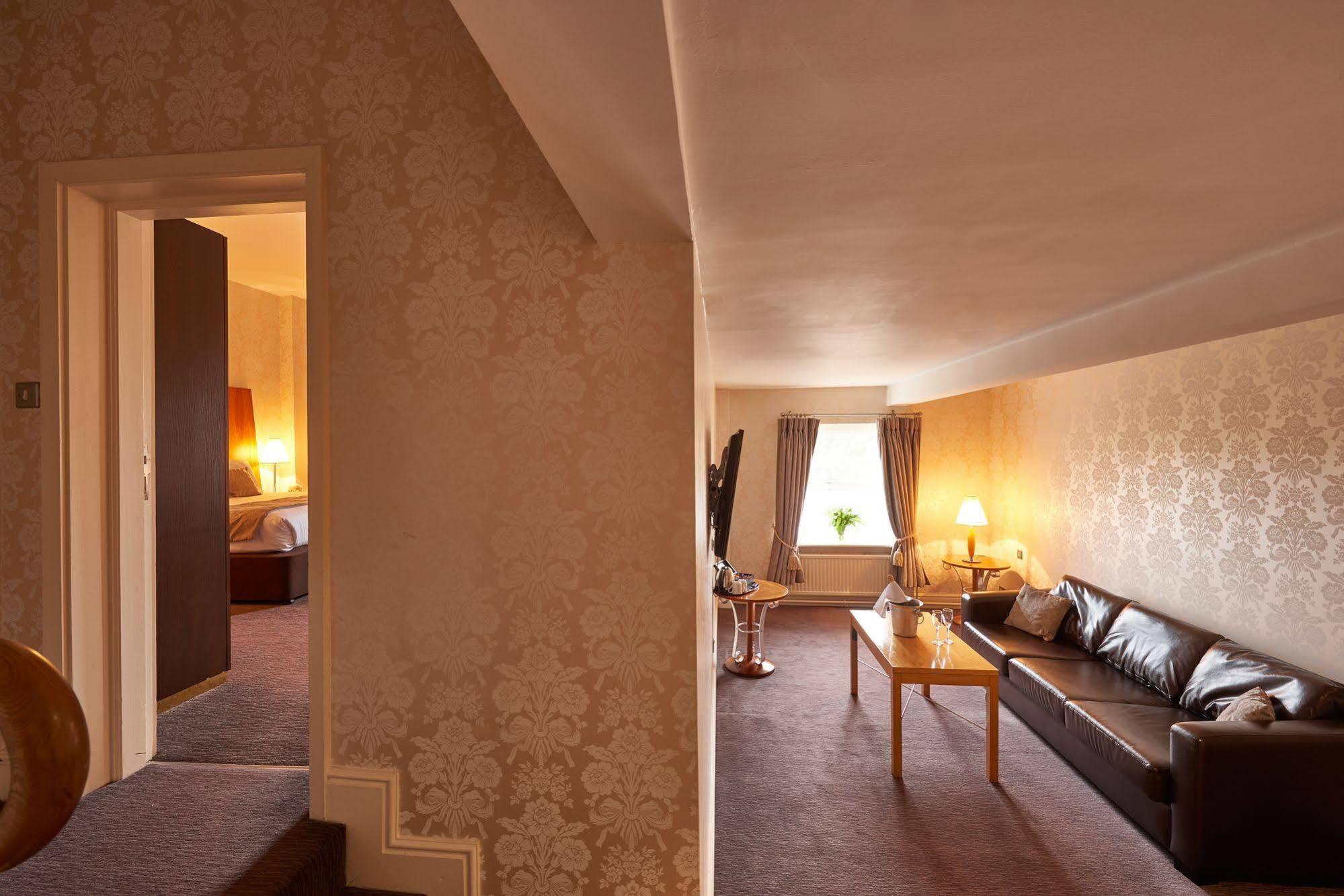 The Regency Hotel Solihull Exterior photo
